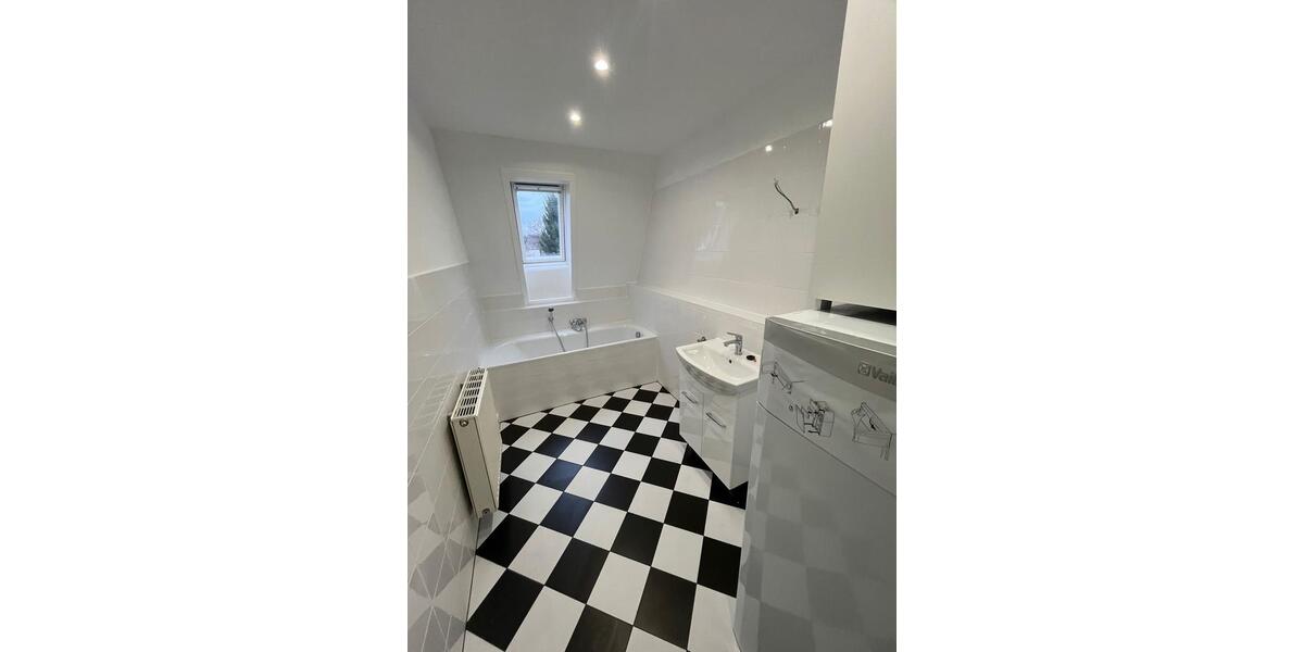 Dachgeschoßwohnung Gersdorf - 5 Zimmer, 130 m&sup2;, 900&euro; | Angebot:25717822