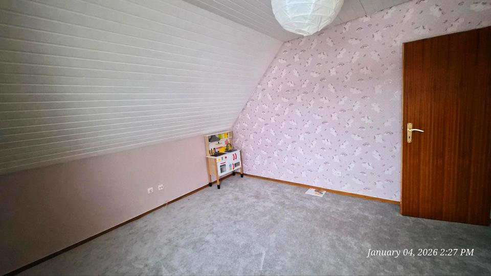 Dachgeschosswohnung zu Vermieten 4 zimmer