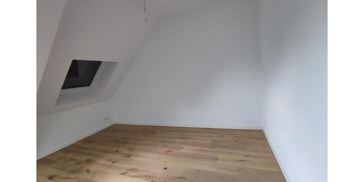Dachgeschoßwohnung Zossen - 3 Zimmer, 96 m&sup2;, 1.460&euro; | Angebot:26322784