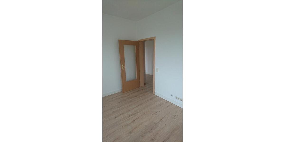 Etagenwohnung Pößneck - 4 Zimmer, 70 m&sup2;, 415&euro; | Angebot:26476635