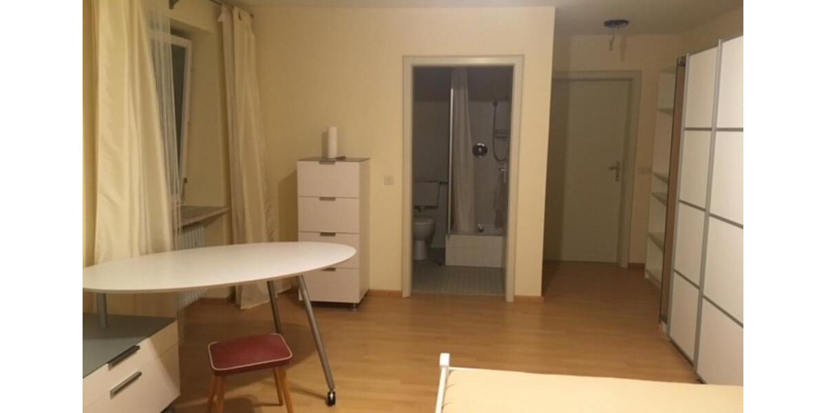 Möbliertes Zimmer mit BadWC in WG 1 zimmer