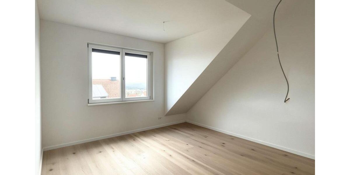 Dachgeschoßwohnung Frankfurt am Main Bergen-Enkheim - 3 Zimmer, 123 m&sup2;, 2.590&euro; | Angebot:24769583