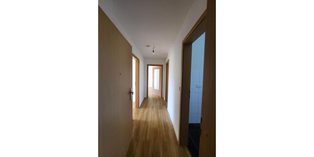 Deine Neue? 3 zimmer