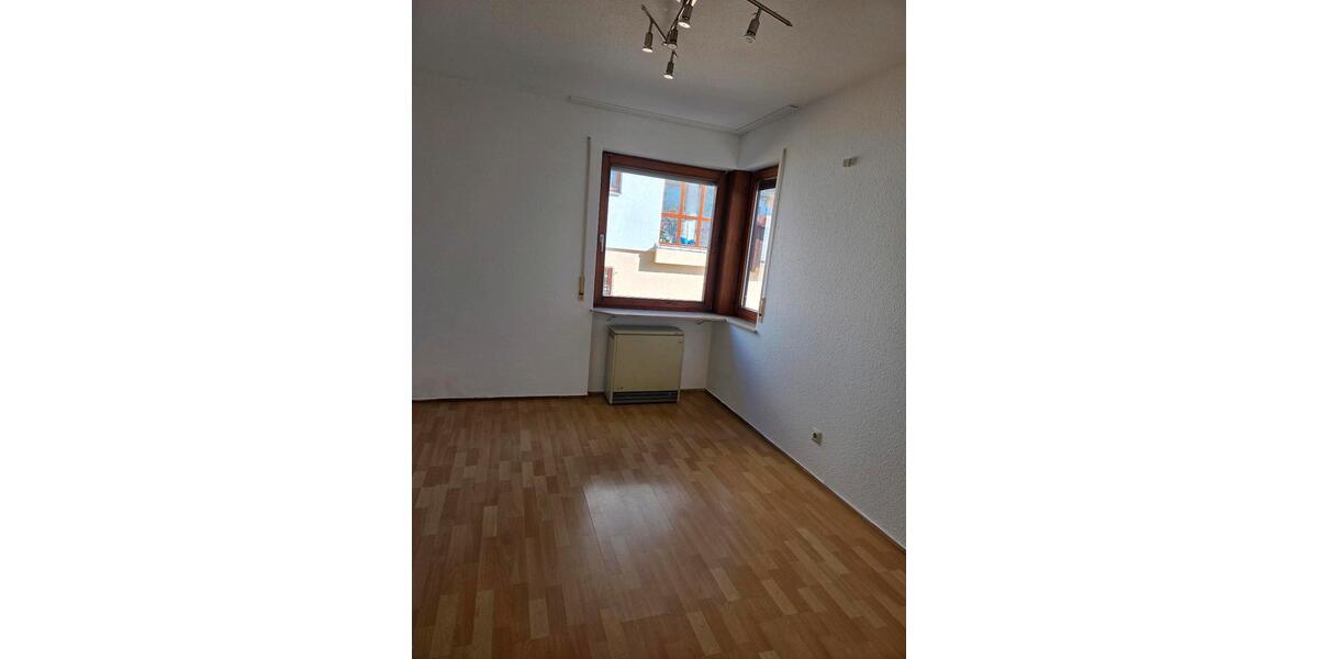 Erdgeschoßwohnung Waldshut-Tiengen Tiengen - 4 Zimmer, 84 m&sup2;, 1.150&euro; | Angebot:25350417