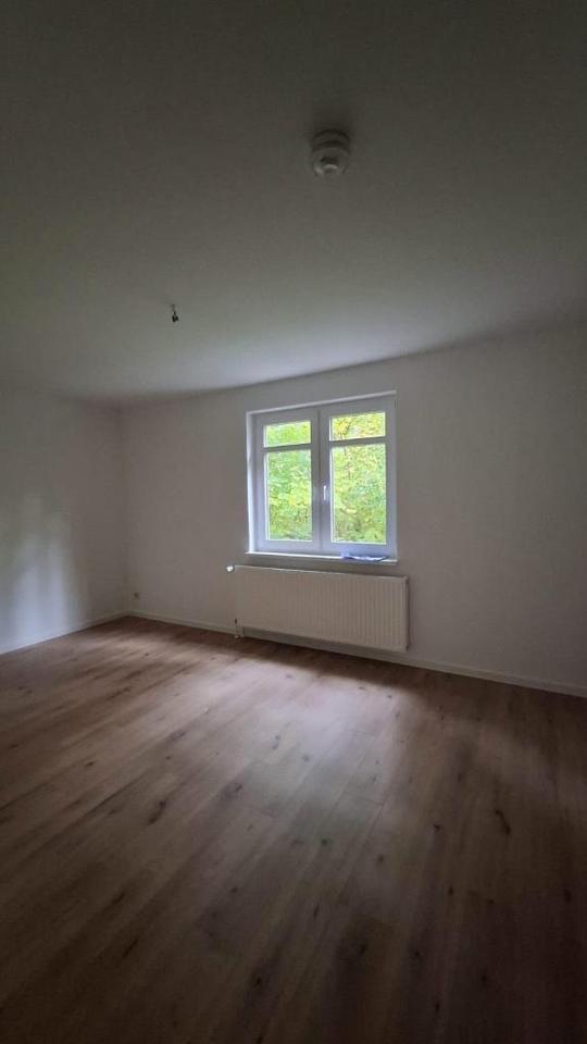 Neu renoviert- 2 Zimmerwohnung mit Balkon in guter Lage zimmer