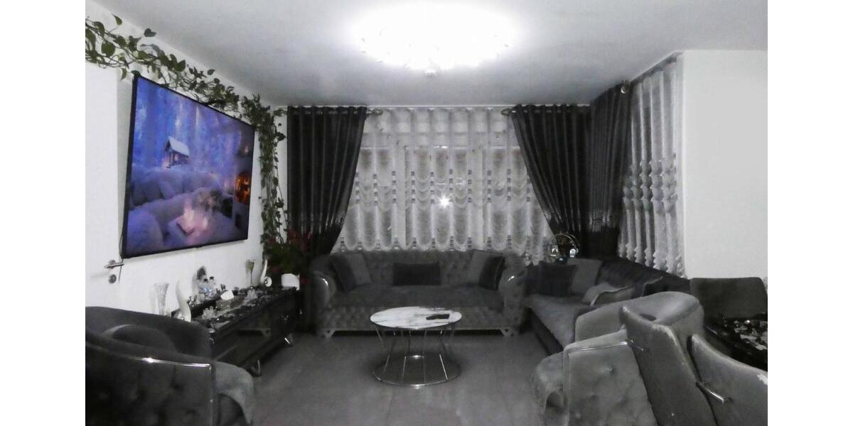 AUMÜLLER-Immobilien - Moderne energiesparsame 4-Zi-EG-Wohnung mit überdachtem Balkon und Carport 4 zimmer