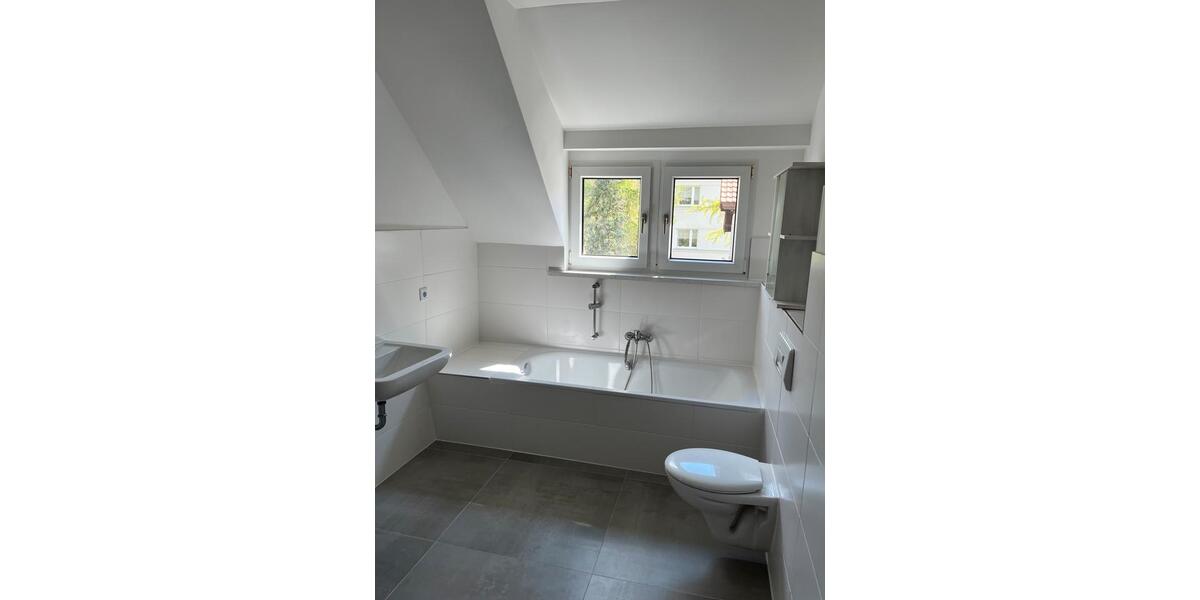 Dachgeschoßwohnung Zeitz - 2 Zimmer, 75 m&sup2;, 831&euro; | Angebot:24640630