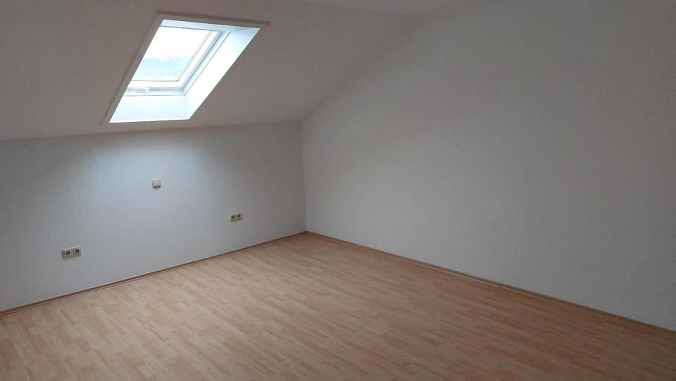 Dachgeschoßwohnung Zachenberg - 3 Zimmer, 94 m&sup2;, 750&euro; | Angebot:24826307