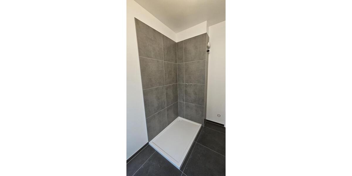 Frisch sanierte, sonnige 2-Zimmer-Wohnung mit Süd-Loggia & TG-Stellplatz – ruhig & zentral 2 zimmer