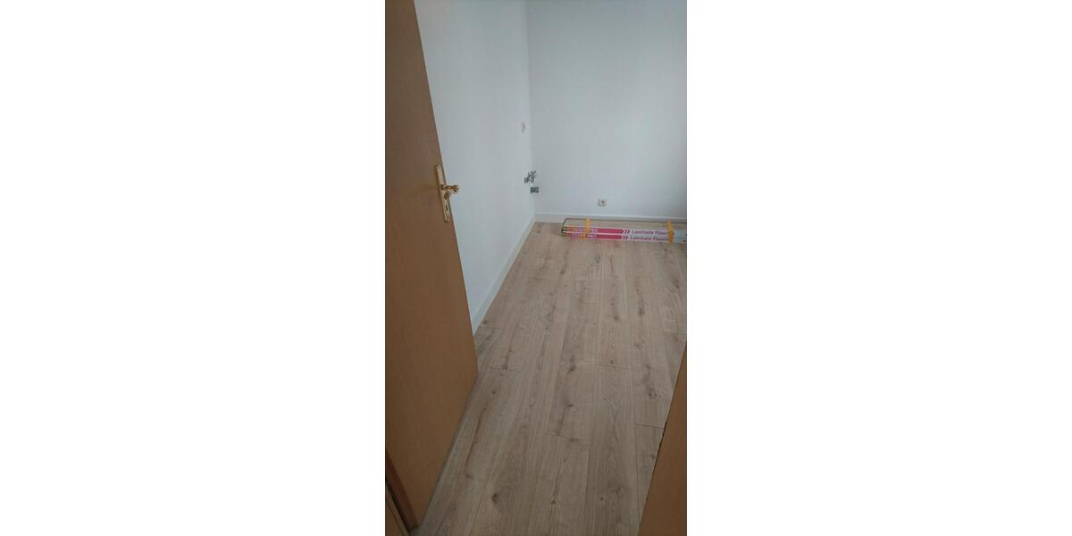 Etagenwohnung Pößneck - 4 Zimmer, 70 m&sup2;, 415&euro; | Angebot:26476635