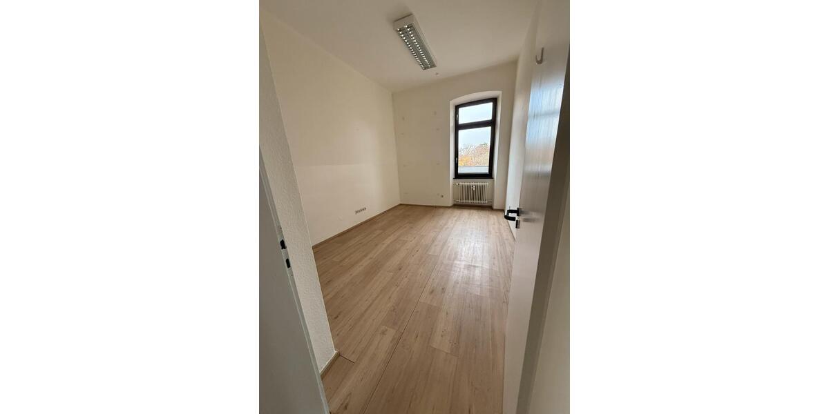 2 Büroräume zur gewerblichen Untermiete, Landau Westbahnhof zimmer