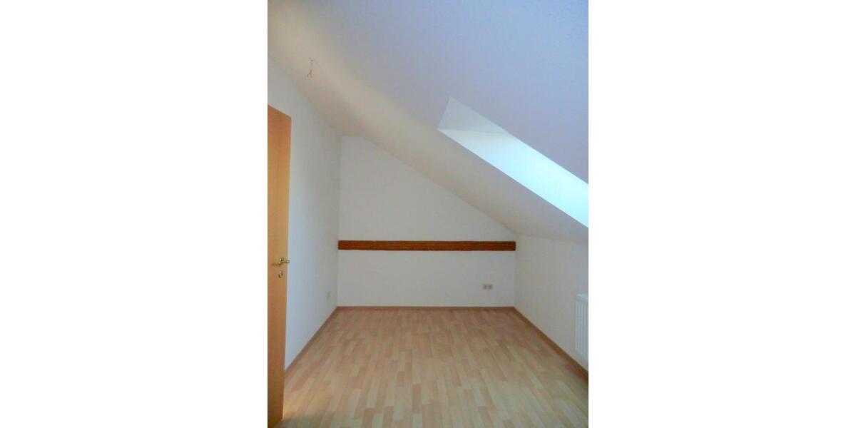 Dachgeschoßwohnung Merseburg - 6 Zimmer, 104 m&sup2;, 790&euro; | Angebot:20471889