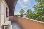 Lichtdurchflutete 3-Zimmer-Dachgeschoßwohnung mit Südbalkon, Einbauküche & ruhigem SchlafZimmer