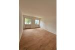 *Helle 4-Zimmer-Wohnung mit Balkon*