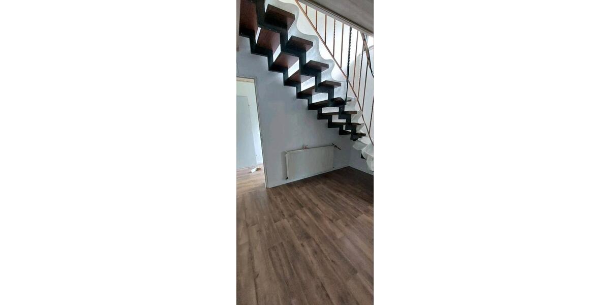 Etagenwohnung Buchen (Odenwald) - 4 Zimmer, 130 m&sup2;, 1.400&euro; | Angebot:26039053