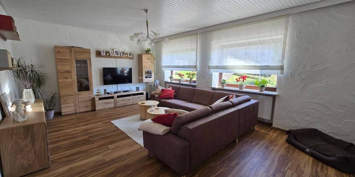 Etagenwohnung Tholey Theley - 5 Zimmer, 200 m&sup2;, 1.350&euro; | Angebot:26528285