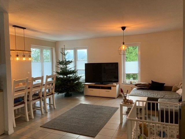 3 Zi. Balkon W, Küche, Bad, Flur, Gäste Bad, Diele EGre 3 zimmer