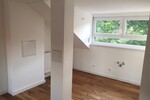 Top 3-Zimmer-DG-Wohnung mit Loggia und KFZ-Stellplatz Nbg-Schweinau