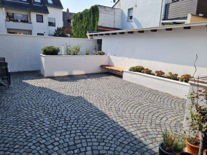 Etagenwohnung Wiesbaden Mainz-Kostheim - 4 Zimmer, 146 m&sup2;, 2.100&euro; | Angebot:25690344