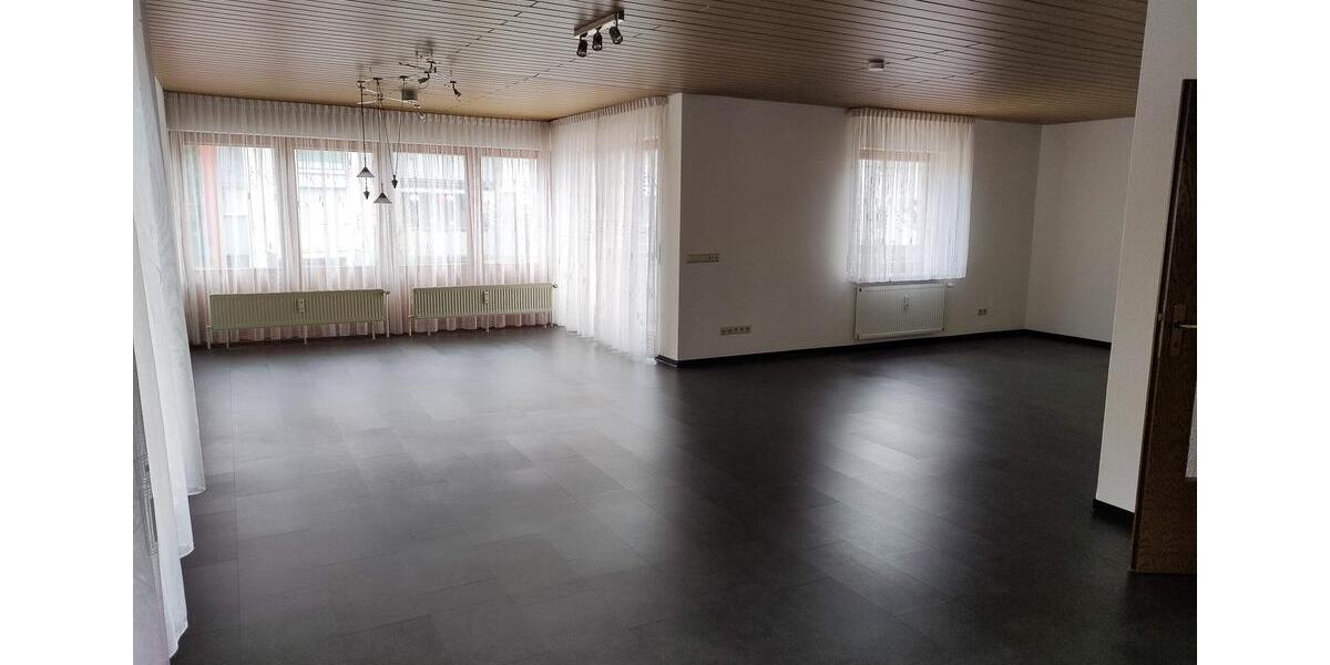 Große 3½ Zimmerwohnung, befristeter Mietvertrag bis zum 30.06.27 3 zimmer