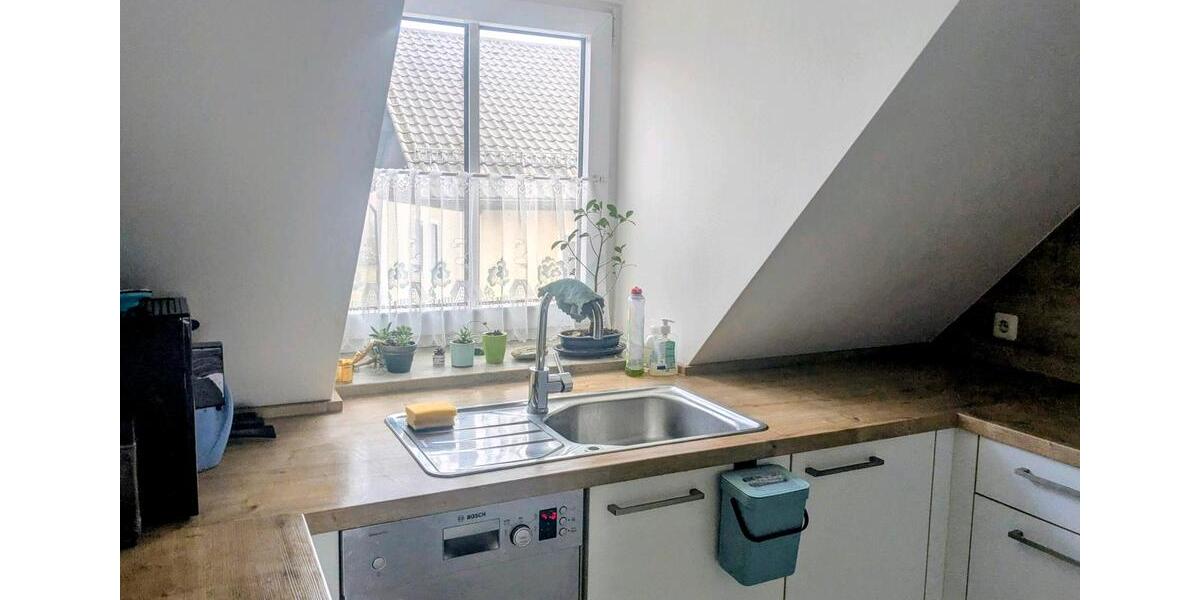 Schöne, helle Dachgeschosswohnung in 93192 Wald 2 zimmer