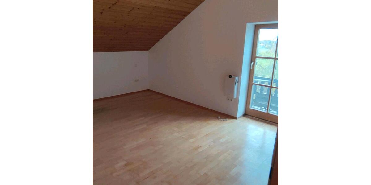 Dachgeschoßwohnung Tuntenhausen - 4 Zimmer, 100 m&sup2;, 1.250&euro; | Angebot:25945352