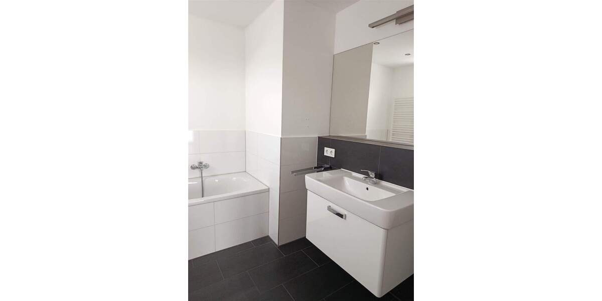 Etagenwohnung Zwenkau - 3 Zimmer, 108 m&sup2;, 1.499&euro; | Angebot:25736432