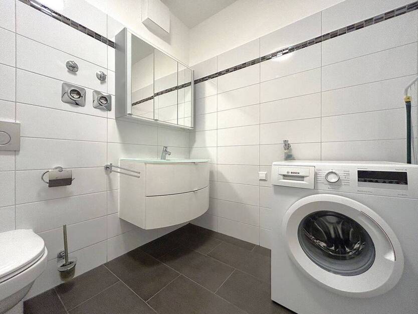 Hochwertig und Möbiliert - Moderne 1 Zimmerwohnung mit Balkon