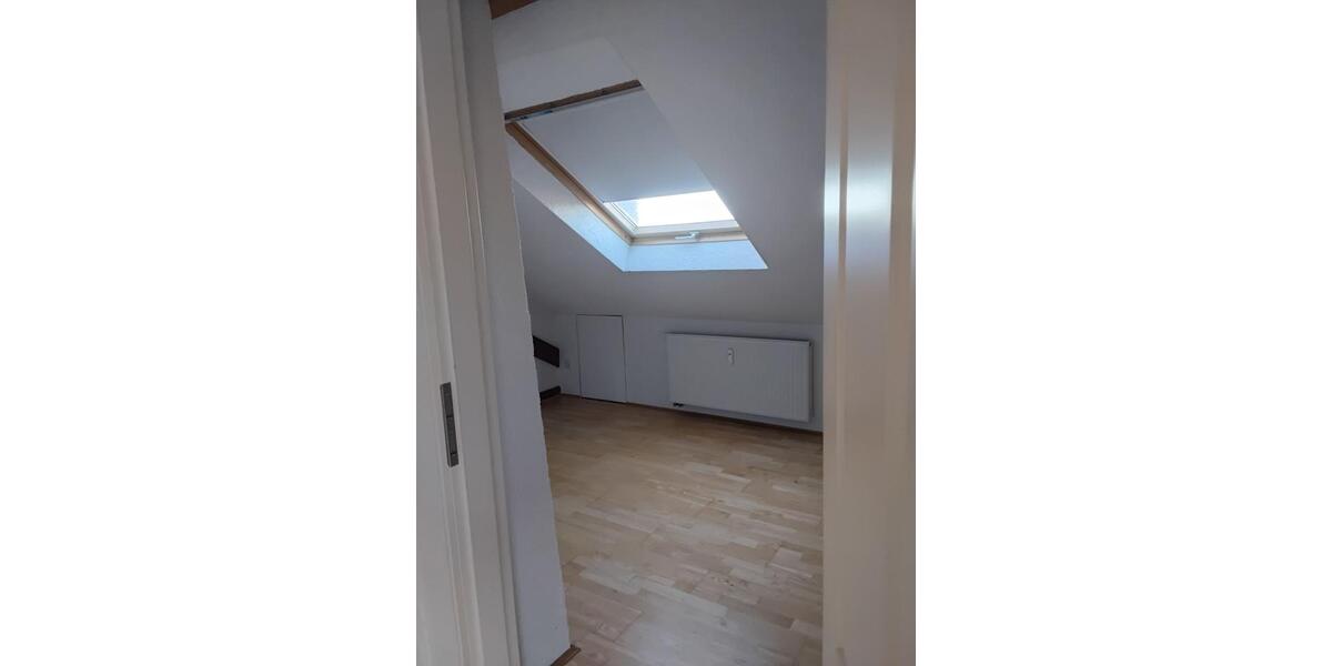 Dachgeschoßwohnung Walldürn - 3 Zimmer, 100 m&sup2;, 800&euro; | Angebot:24650579