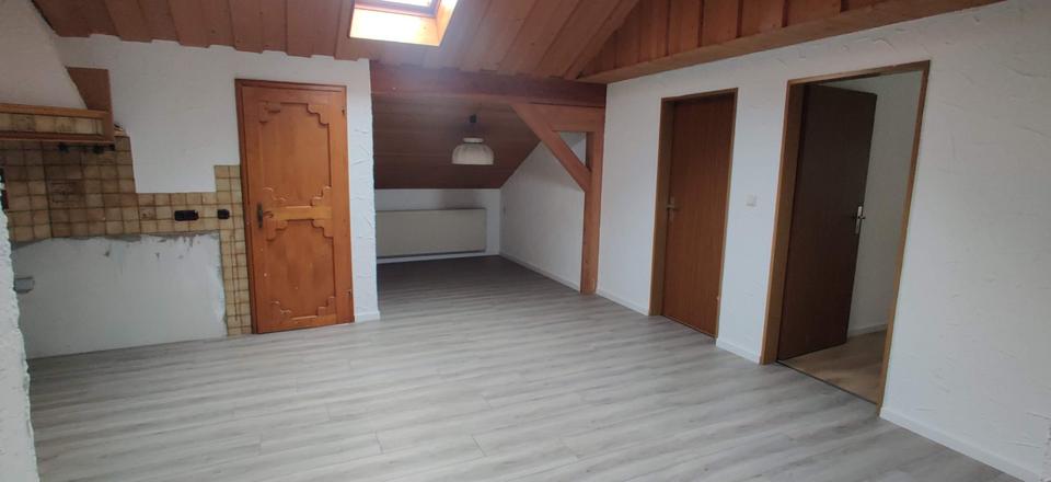 Dachgeschoßwohnung Emmerting - 3 Zimmer, 78 m&sup2;, 850&euro; | Angebot:24770146