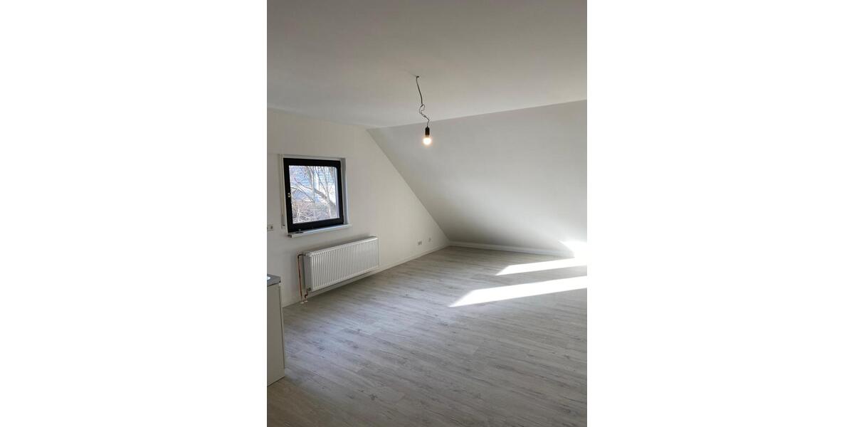Dachgeschoßwohnung Köln Kalk - 1 Zimmer, 28 m&sup2;, 700&euro; | Angebot:26070924