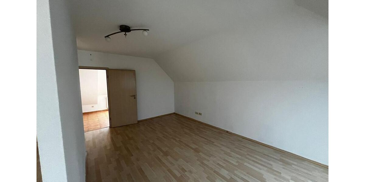 Dachgeschoßwohnung Bitterfeld-Wolfen Wolfen - 2 Zimmer, 87 m&sup2;, 653&euro; | Angebot:17645335
