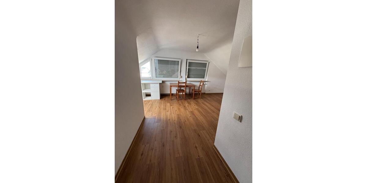 Dachgeschoßwohnung Stuttgart Feuerbach - 1 Zimmer, 28 m&sup2;, 900&euro; | Angebot:26698174