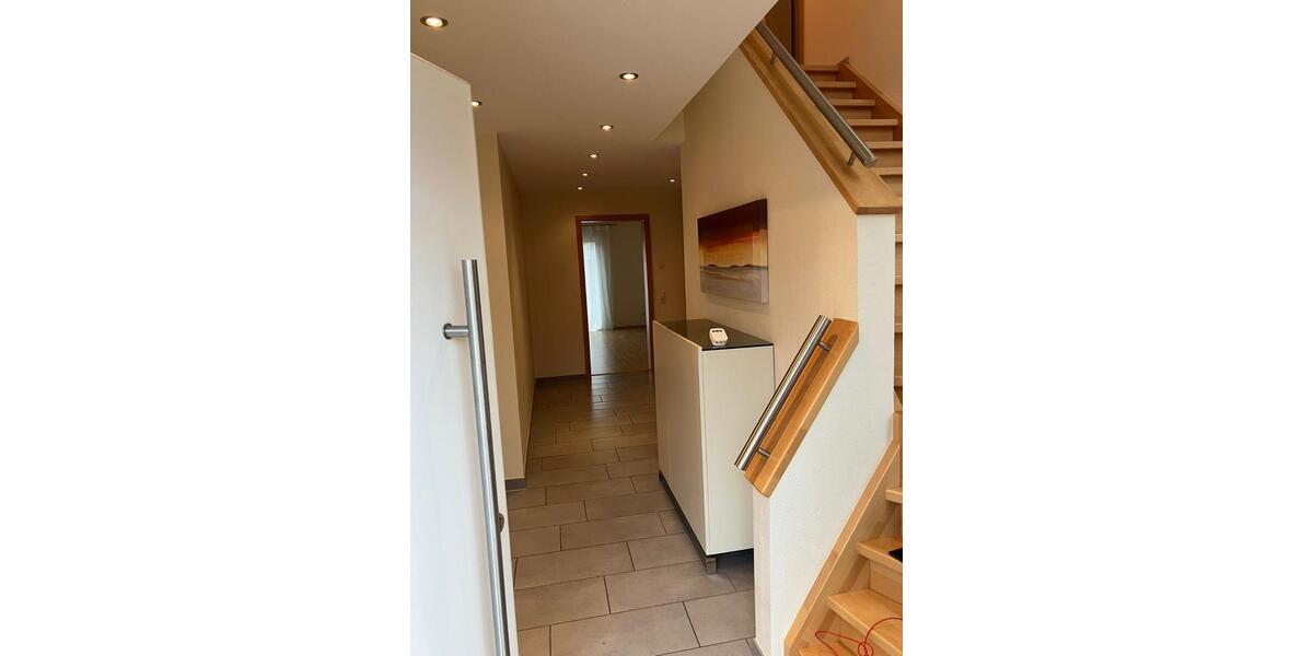 Einfamilienhaus Dreieich - 7 Zimmer, 330 m&sup2;, 3.900&euro; | Angebot:25099078