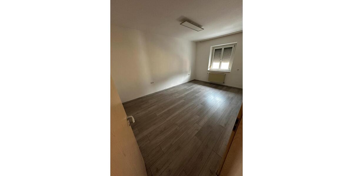 Etagenwohnung Weiden in der Oberpfalz - 3 Zimmer, 85 m&sup2;, 900&euro; | Angebot:26563227
