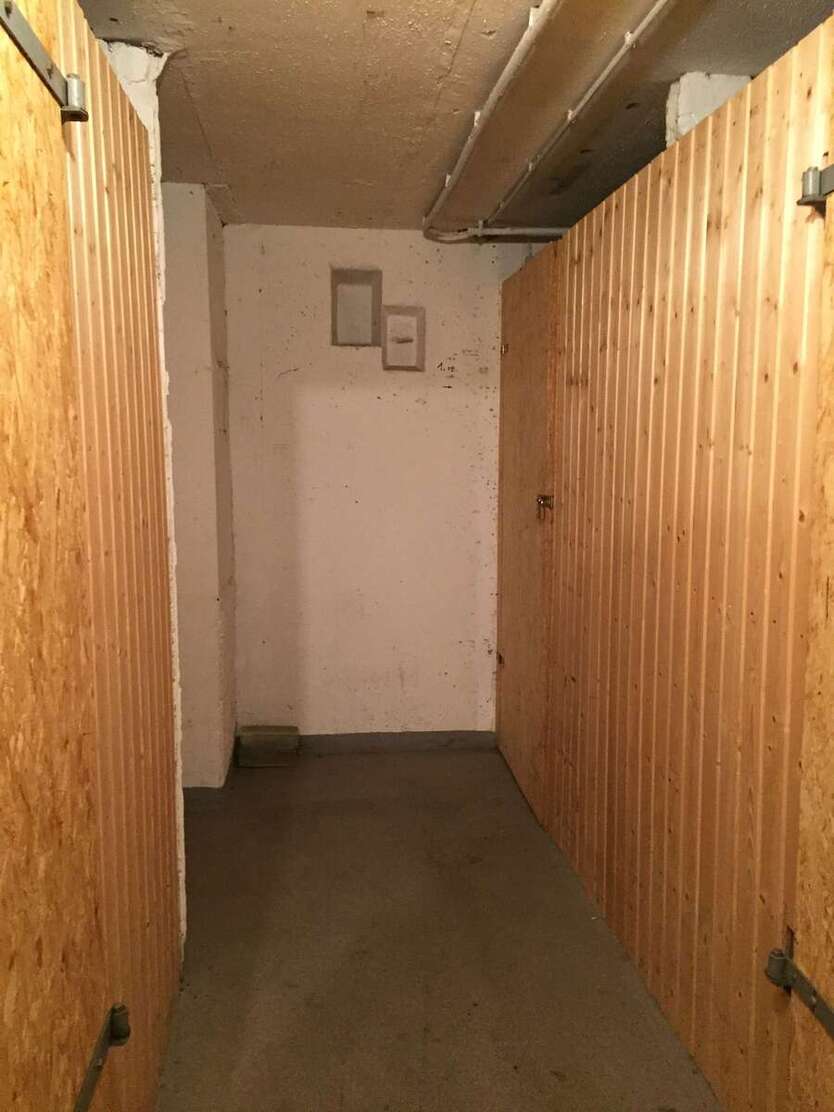 NEU -frisch renoviert. Gut geschnittene 4 Zimmer mit Balkon und Einbauküche! 4 zimmer