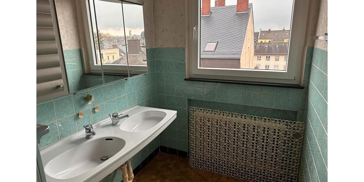 Dachgeschoßwohnung Hof Altstadt - 4 Zimmer, 120 m&sup2;, 650&euro; | Angebot:26591661
