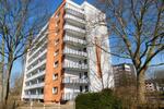 Sehr schöne 2-Zimmerwohnung renoviert mit Laminat u. Balkon... incl. Einbauküche zimmer