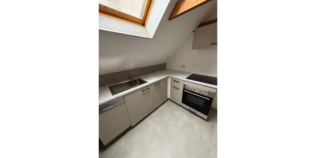 Dachgeschoßwohnung Lichtenstein (Sachsen) - 3.5 Zimmer, 76 m&sup2;, 450&euro; | Angebot:25902789