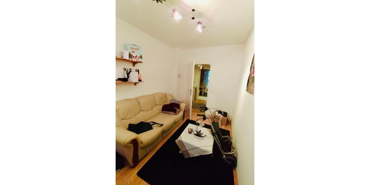 EG * Balkon * wird noch renoviert 3 zimmer