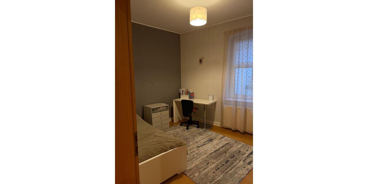 Etagenwohnung Blomberg - 5 Zimmer, 142 m&sup2;, 1.000&euro; | Angebot:25965175