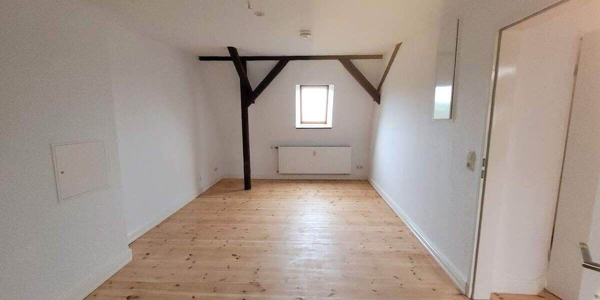 Frisch renovierte Wohnung im Dachgeschoss sucht neuen Mieter. 2 zimmer