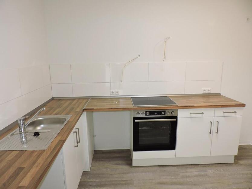 Renovierte 3-Zimmer- Wohnung mit großem Balkon frei!