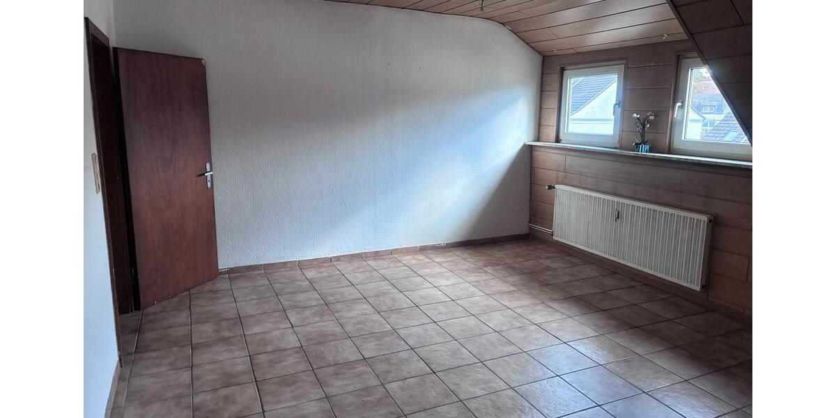 Dachgeschoßwohnung Püttlingen - 3 Zimmer, 90 m&sup2;, 600&euro; | Angebot:24839798