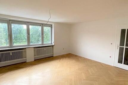 2. Obergeschoss: 4-Zimmer-Wohnung mit Balkon