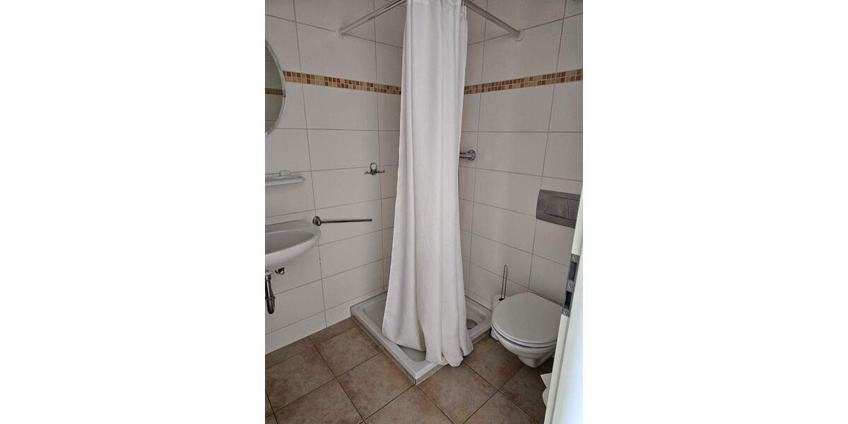 Etagenwohnung Güstrow Schweriner Vorstadt - 4 Zimmer, 74 m&sup2;, 666&euro; | Angebot:24635988