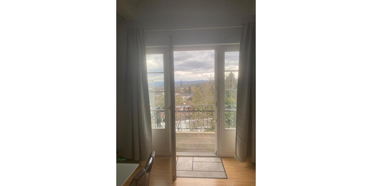 Dachgeschoßwohnung Wiesbaden Biebrich - 2.5 Zimmer, 80 m&sup2;, 1.400&euro; | Angebot:24923198