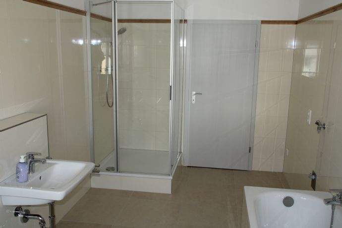 Etagenwohnung Vilsbiburg - 3 Zimmer, 141 m&sup2;, 1.200&euro; | Angebot:24761687