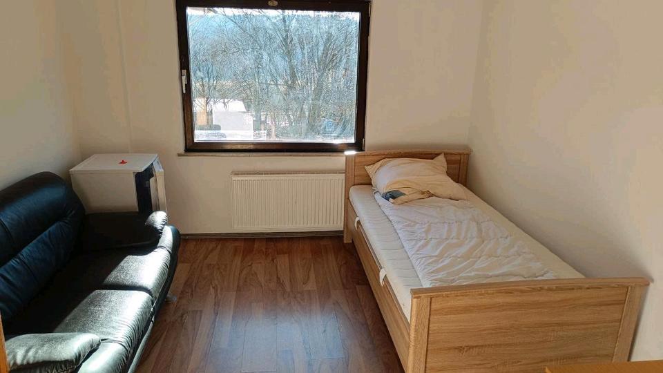 Etagenwohnung Pracht - 1 Zimmer, 20 m&sup2;, 300&euro; | Angebot:24782431