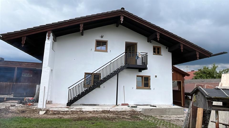 Frisch renovierte 2 Zimmer DG Wohnung